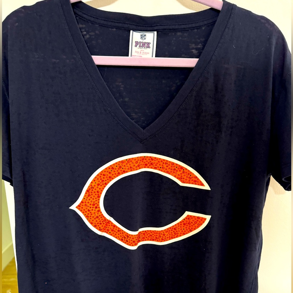 PINK Chicago Bears V-Neck tshirt